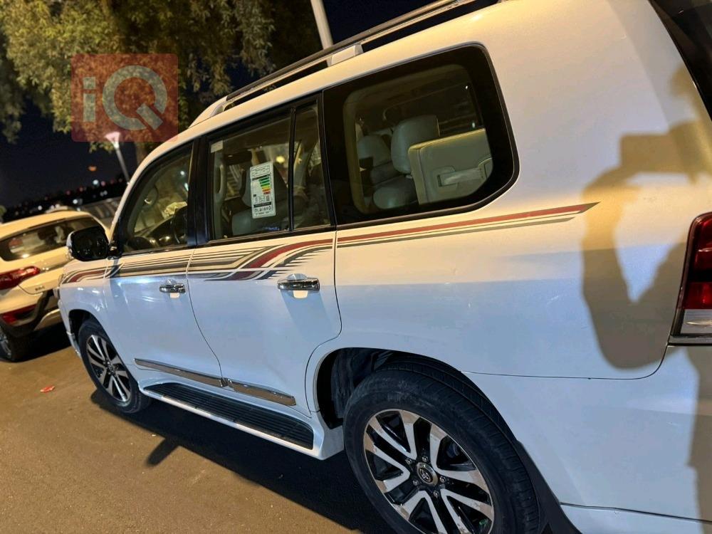 تويوتا لاندكروزر